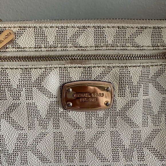 Micheal Kors Wristlet Wallet - Picture 2 of 2